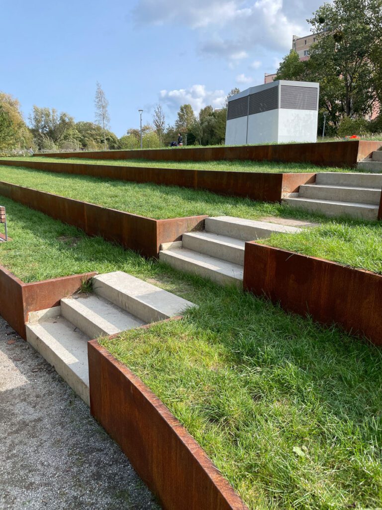 Schody Corten W Parku Centralnym - cortena.pl