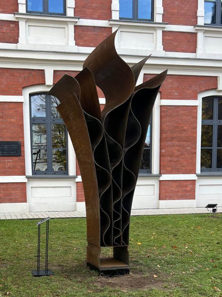 Pomnik Corten Ksiazka Leszno - cortena.pl